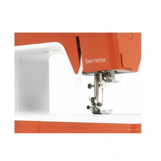 Швейная машина Bernette 05 Crafter 1