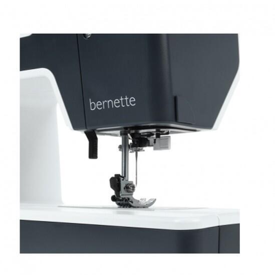 Швейная машина Bernette B35 3